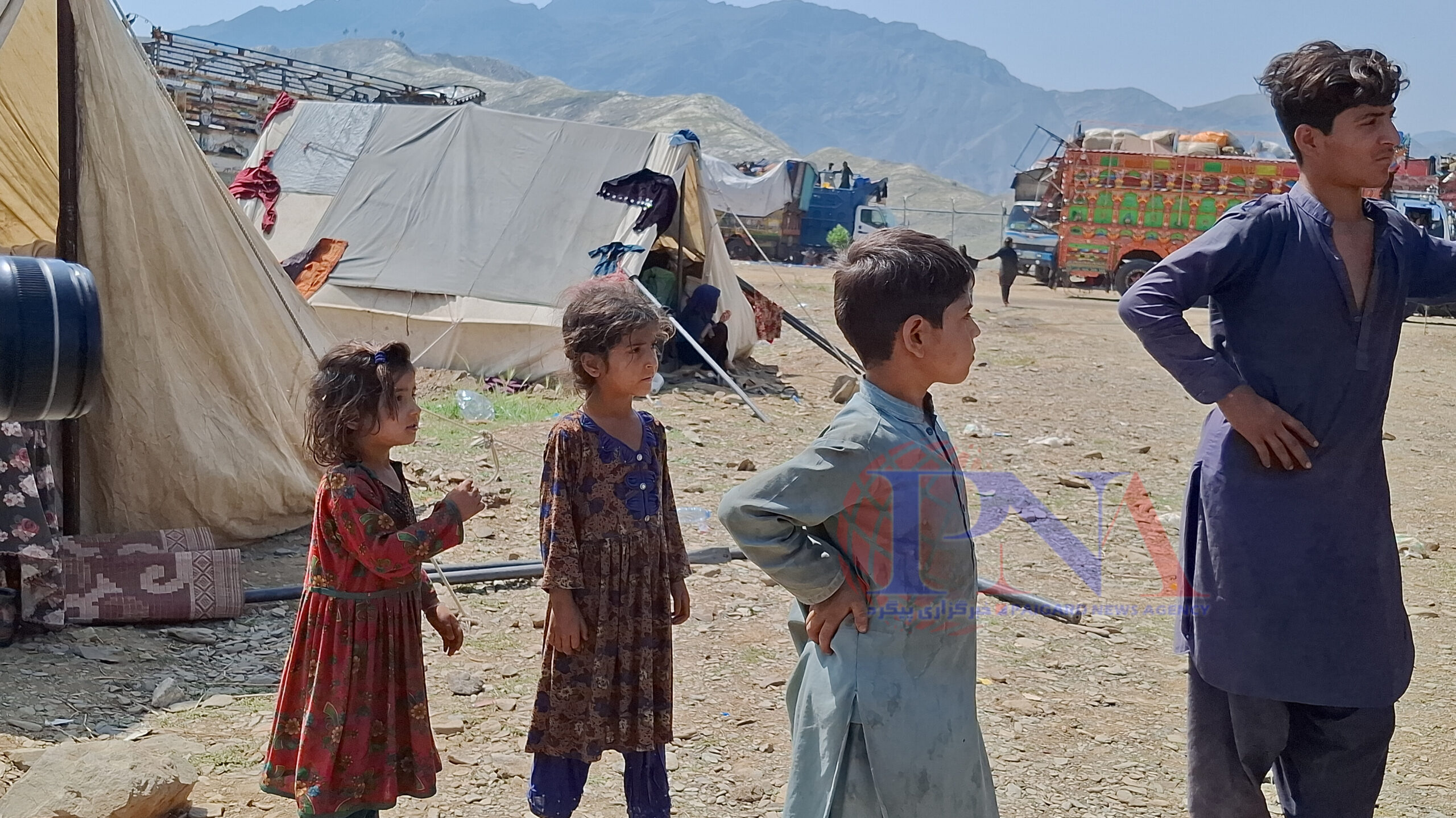 بازگشت بیش از ۵۰هزار کودک مهاجر افغان از پاکستان نگرانی نهاد های خارجی را بر انگیخته است .